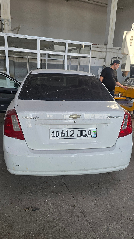 Фото лота: CHEVROLET LACETTI, фото 5 из 5