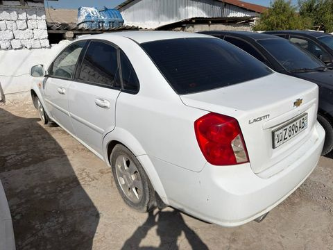 Фото лота: CHEVROLET LACETTI, фото 7 из 9