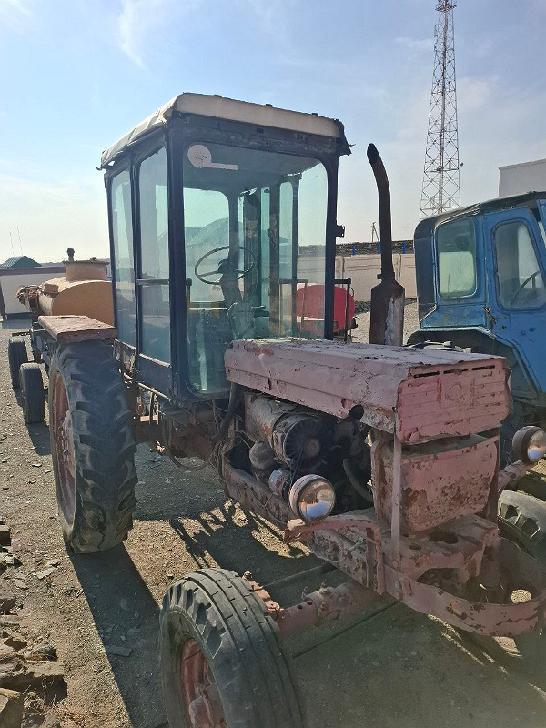 Фото лота: Traktor T-28X4MC, фото 1 из 4
