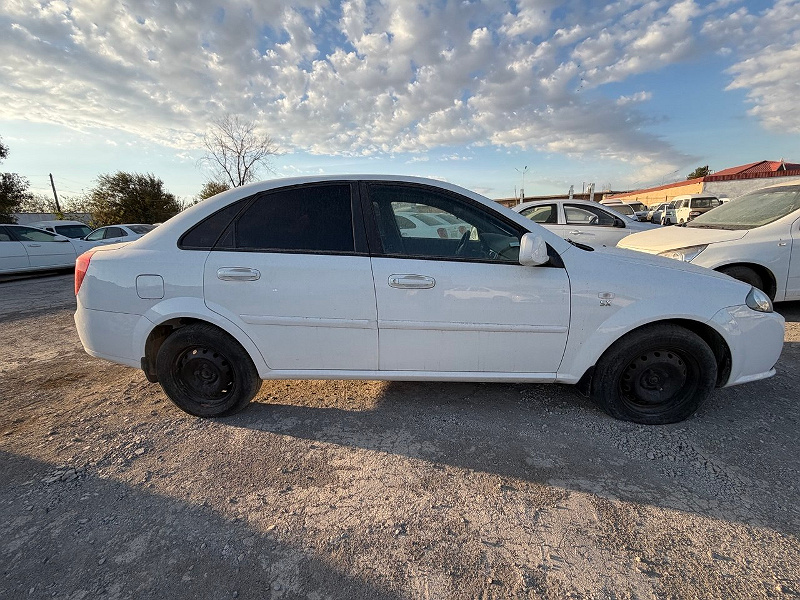 Фото лота: GM UZ LACETTI SX MT, фото 5 из 6