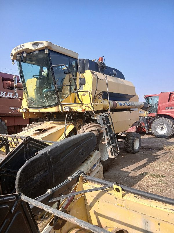 Фото лота: Kombayn New Holland TC-5060  25AA478, фото 3 из 4