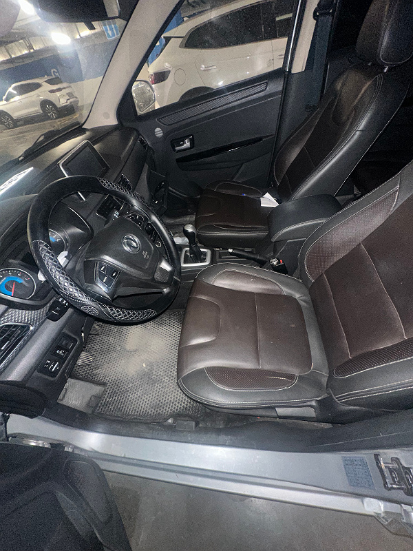 Фото лота: DONGFENG GLORY 330S DXK6440AFF, фото 5 из 8