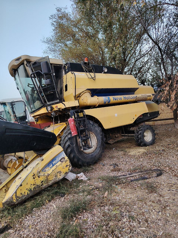 Фото лота: Kombayn New Holland TC-5060  25AA480, фото 3 из 4