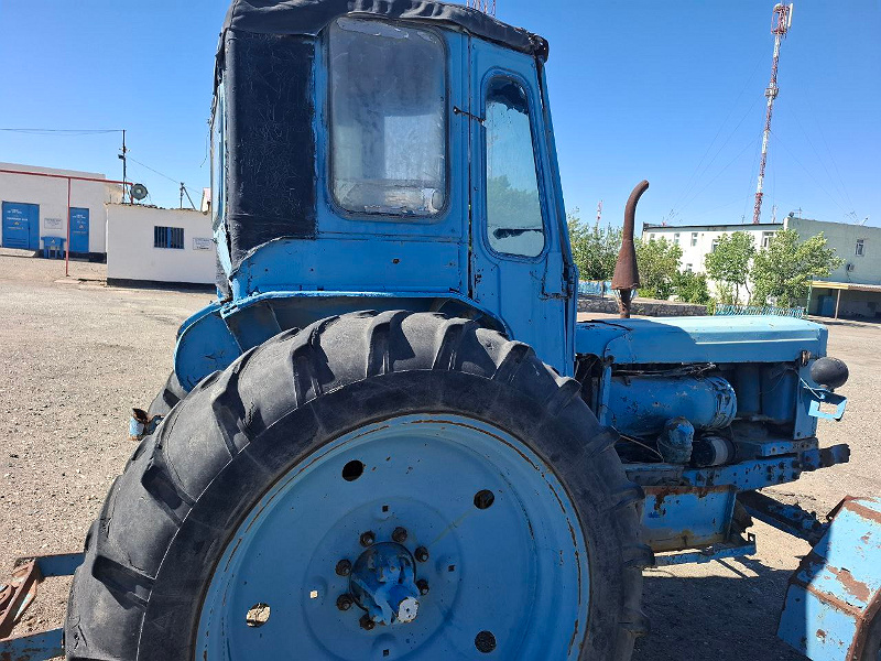 Фото лота: Traktor T-28X4MC, фото 2 из 4