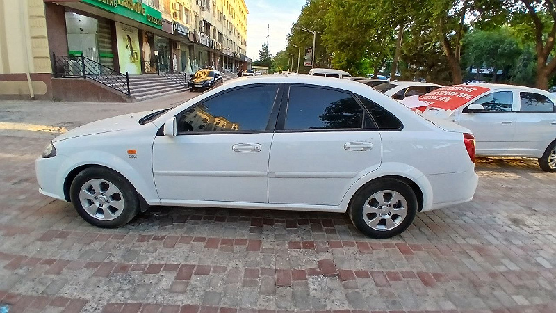 Фото лота: CHEVROLET LACETTI, фото 6 из 8