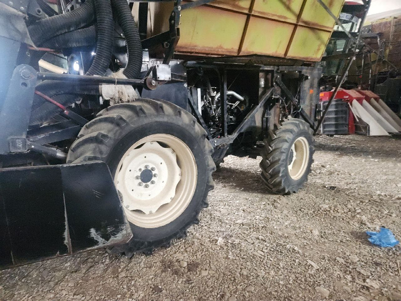 Фото лота: Traktor / Paxta terish mashinasi, фото 1 из 7