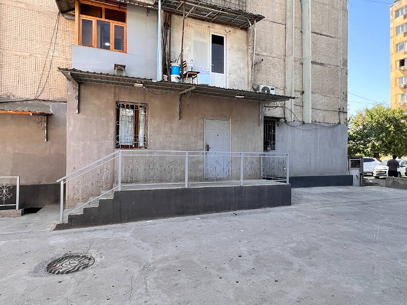 Фото лота: Квартира в многоэтажном доме, фото 1 из 6