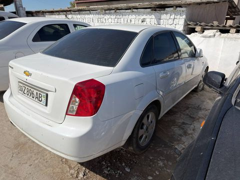 Фото лота: CHEVROLET LACETTI, фото 8 из 9