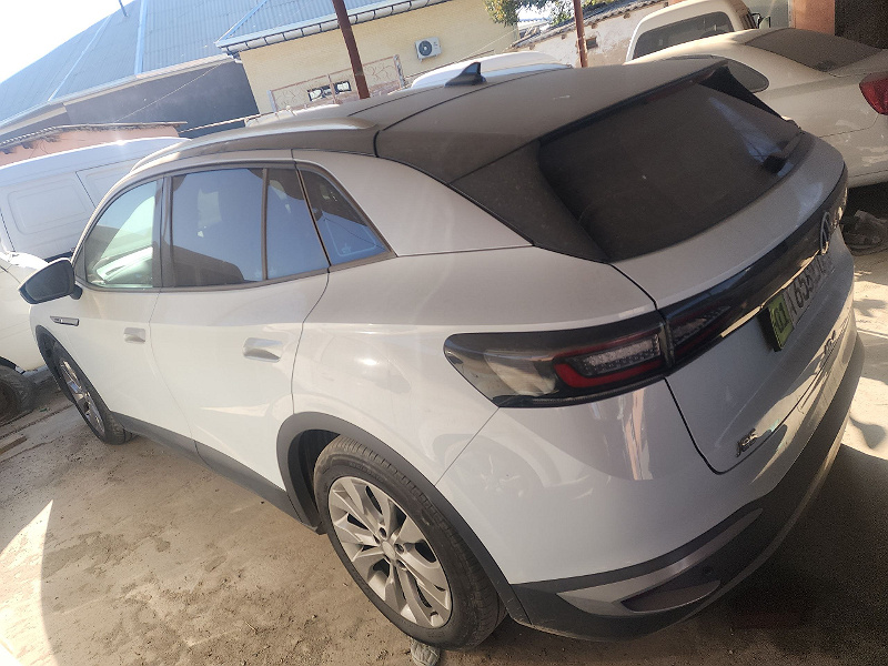 Фото лота: VOLKSWAGEN ID4X PURE PLUS, фото 7 из 10