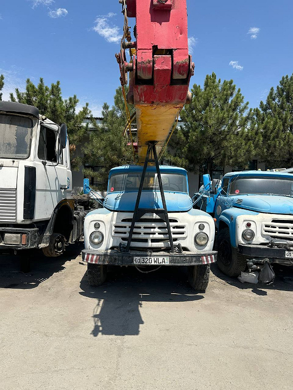 Фото лота: AVTOGIDROPODEMNIK ZIL-130, фото 1 из 7
