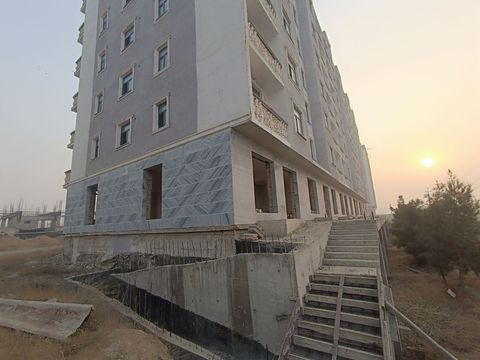Ko'p qavatli binoning 1-qavatida joylashgan noturar bino