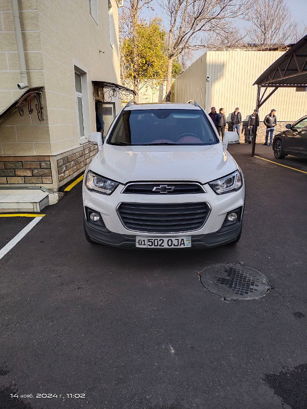 Фото лота: Chevrolet Captiva, фото 1 из 7