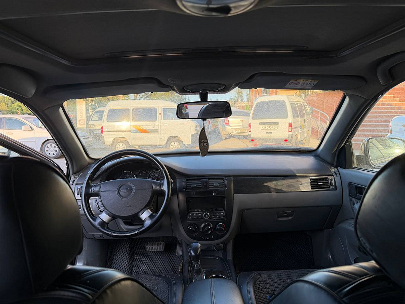Фото лота: CHEVROLET LACETTI, фото 8 из 10