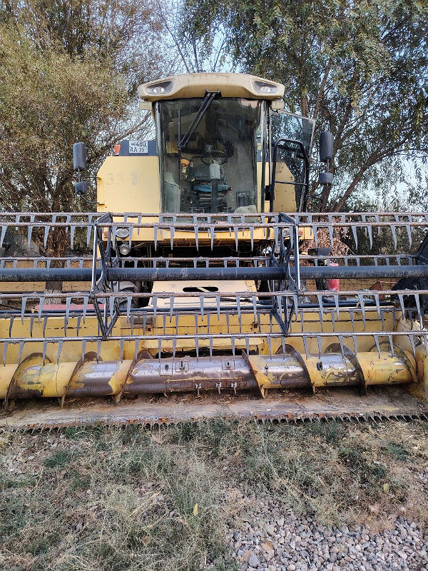 Фото лота: Kombayn New Holland TC-5060  25AA480, фото 1 из 4