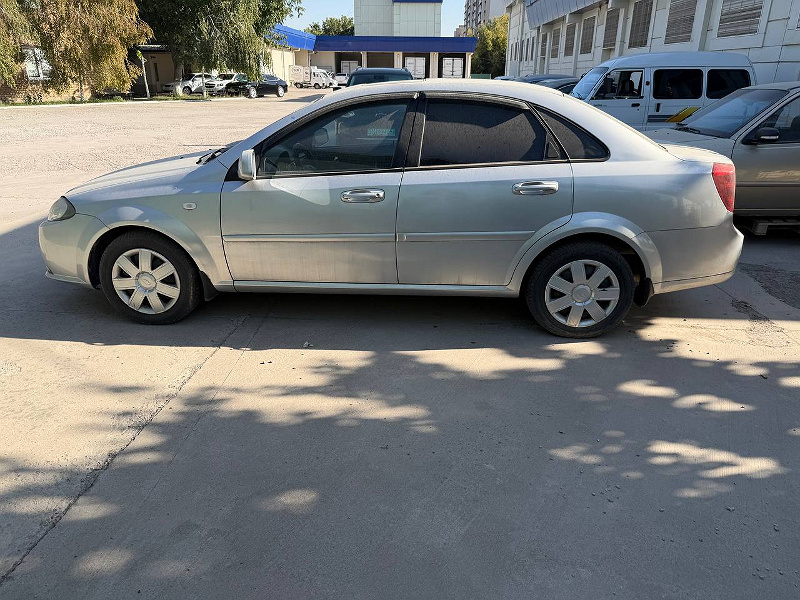 Фото лота: CHEVROLET LACETTI, фото 8 из 12