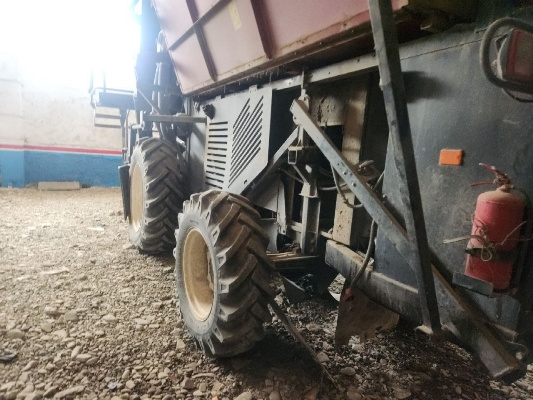 Фото лота: Traktor / Paxta terish mashinasi, фото 3 из 7