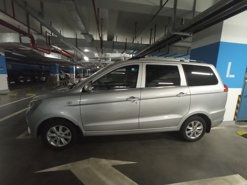 Фото лота: DONGFENG GLORY 330S DXK6440AFF, фото 3 из 6