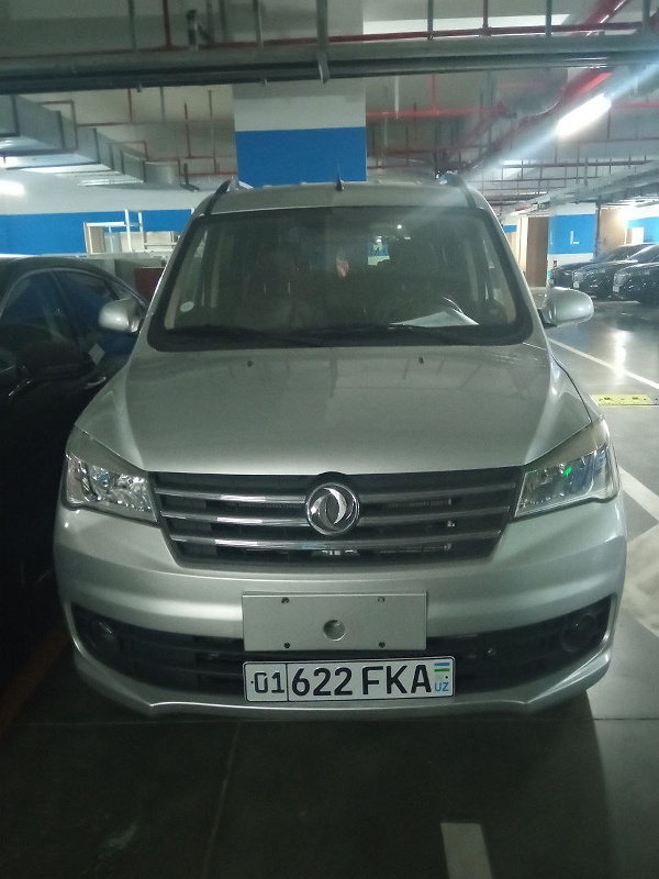Фото лота: DONGFENG GLORY 330S  DXK6440AFF, фото 3 из 9