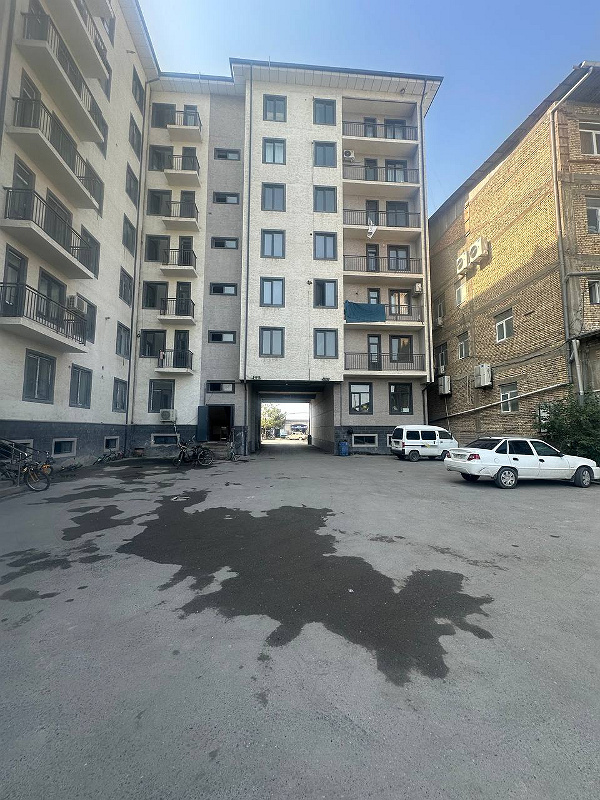 Фото лота: Квартира в многоэтажном доме, фото 1 из 9