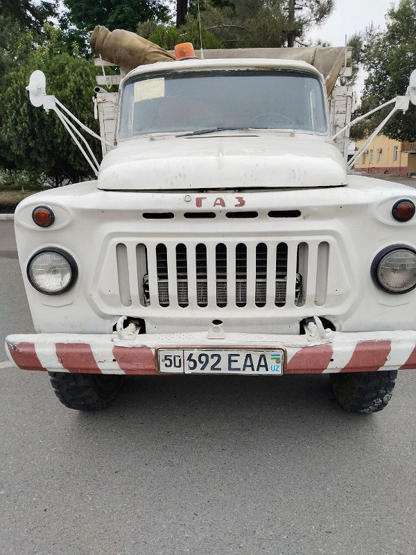 Фото лота: GAZ-53A 50-692 EAA, фото 1 из 7