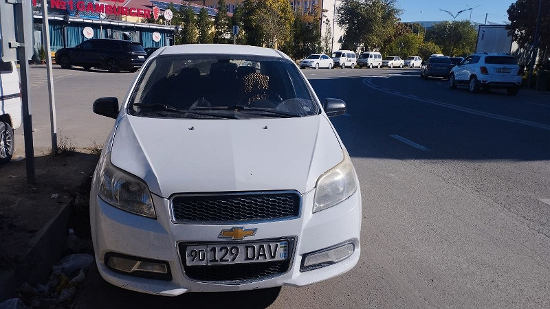 Фото лота: Chevrolet  Nexia 3 M/T, фото 1 из 9