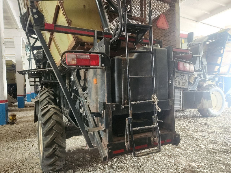 Фото лота: Traktor / Paxta terish mashinasi, фото 3 из 7