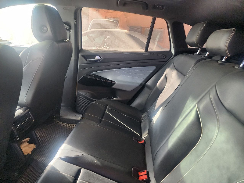 Фото лота: VOLKSWAGEN ID4X PURE PLUS, фото 4 из 10